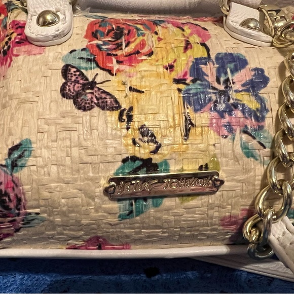 Betsy Johnson gently loved detachable strap Crossbody mini purse - Picture 5 of 16